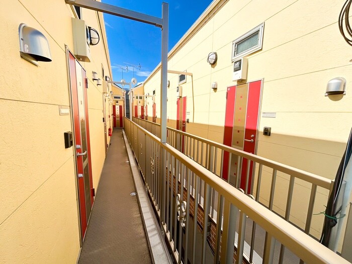 物件外観写真2　(エントランス部分)