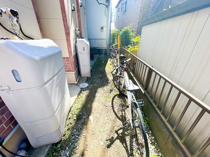 物件外観写真6　(駐輪場)