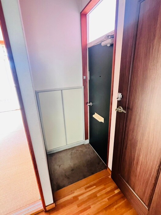 物件内観写真16　(玄関)