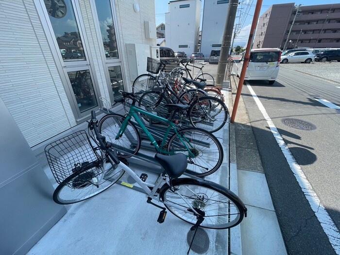 物件外観写真2　(駐輪場)