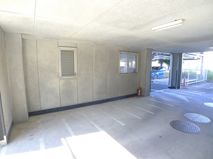 物件外観写真5　(駐輪場)