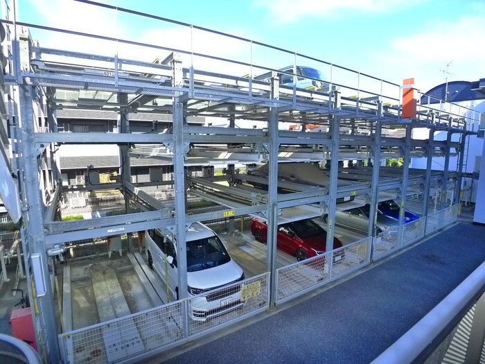 物件外観写真6　(駐車場)