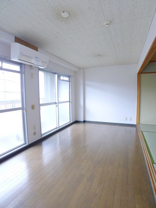 物件内観写真21　(室内からの展望)