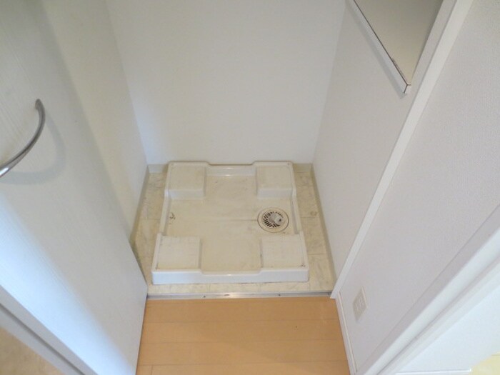 物件内観写真10　(洗濯機置場)