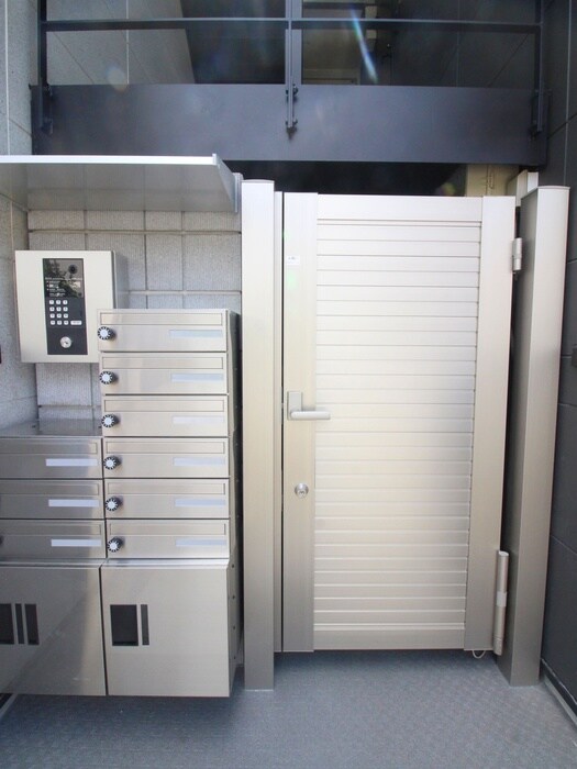 物件外観写真3　(エントランス部分)