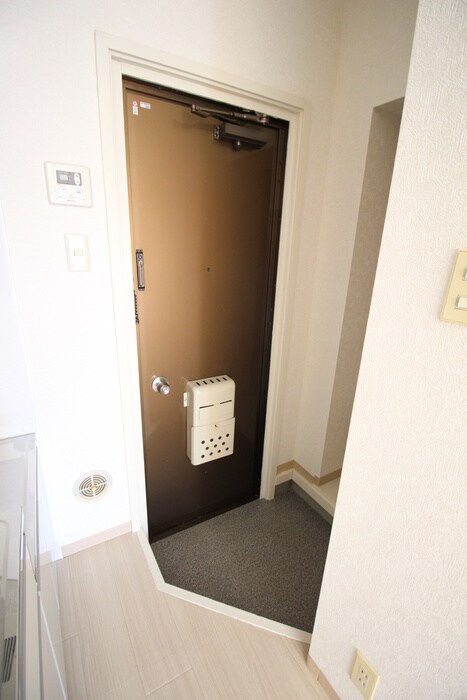 物件内観写真7　(玄関)