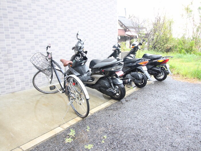 物件外観写真6　(駐輪場)