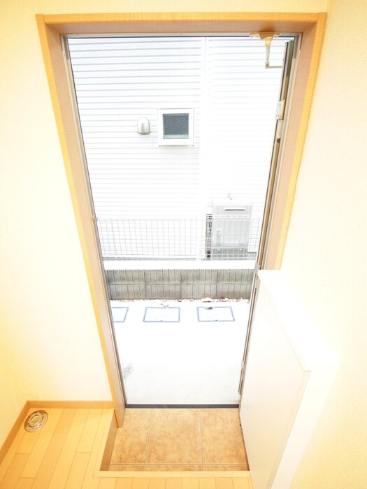 物件内観写真13　(玄関)