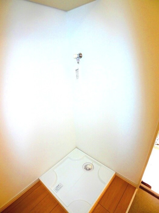 物件内観写真11　(洗濯機置場)