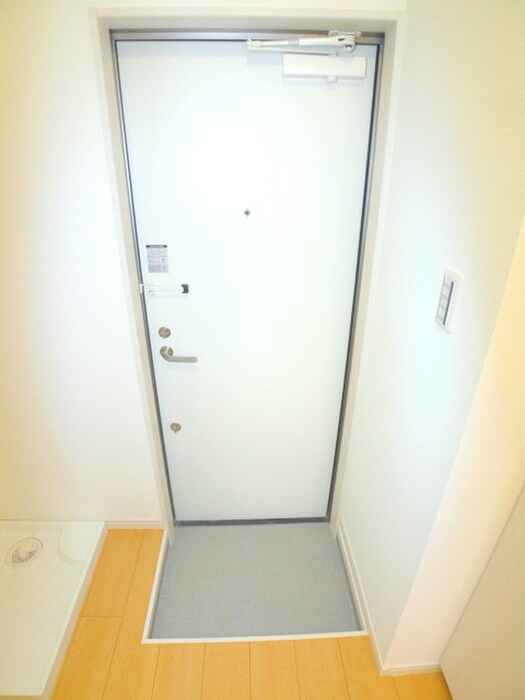物件内観写真15　(玄関)
