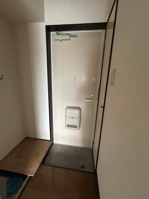 物件内観写真16　(玄関)