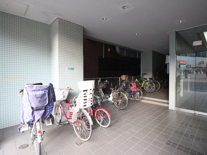 物件外観写真4　(駐輪場)