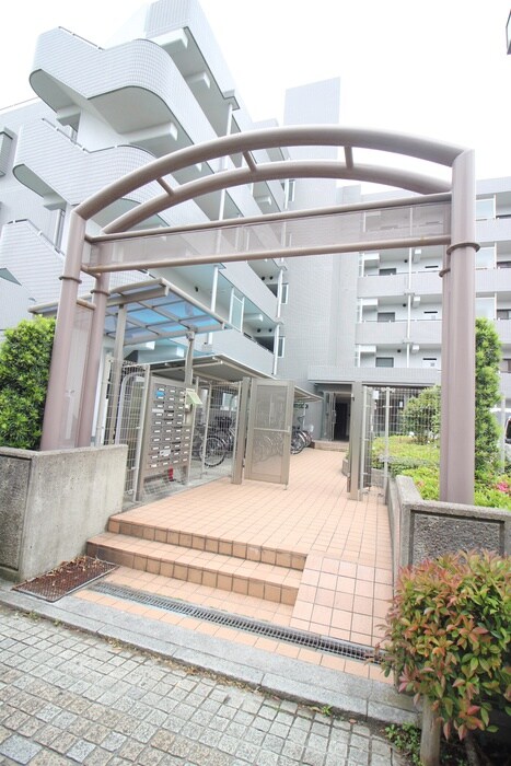 物件外観写真4　(エントランス部分)