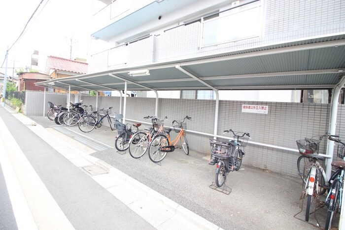 物件外観写真5　(駐輪場)