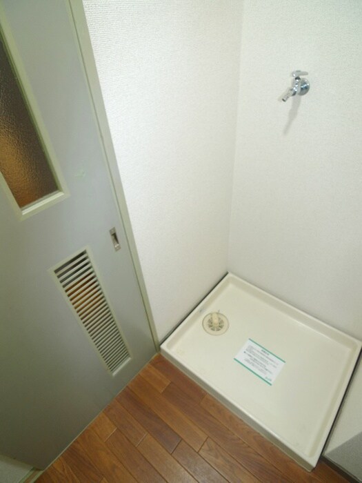 物件内観写真13　(洗濯機置場)