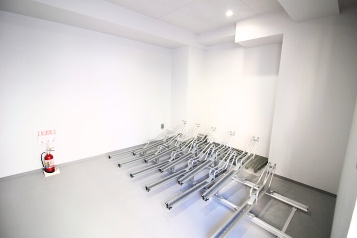 物件外観写真6　(駐輪場)