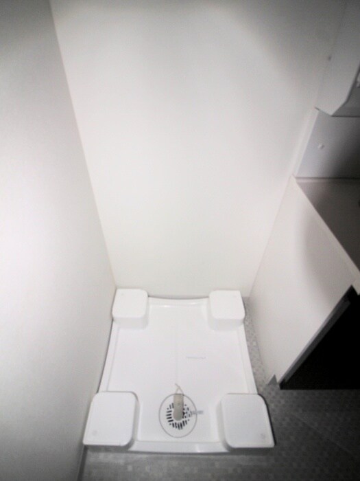 物件内観写真12　(洗濯機置場)