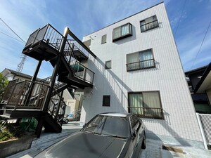 ホワイトリーズ外観写真