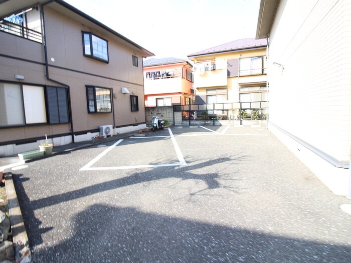 物件外観写真5　(駐車場)