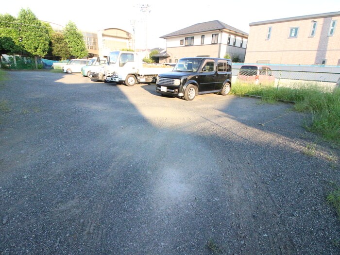 物件外観写真5　(駐車場)