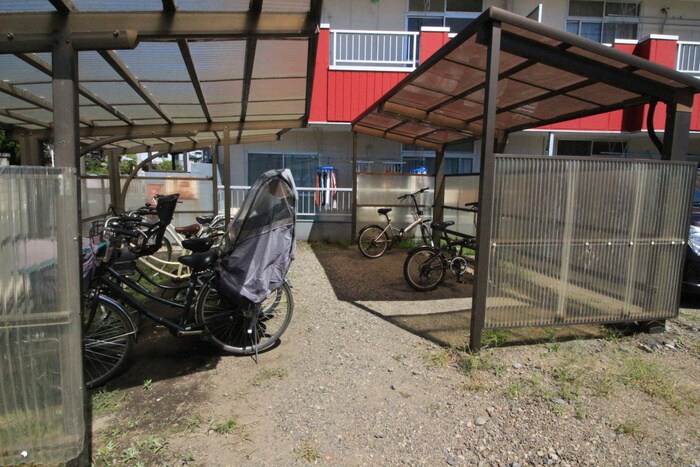 物件外観写真4　(駐輪場)