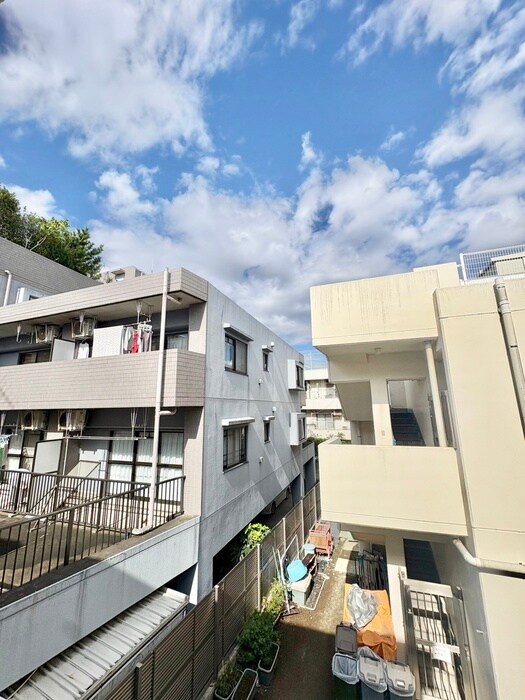 物件内観写真12　(室内からの展望)