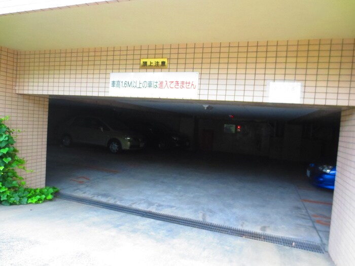 物件外観写真4　(駐車場)