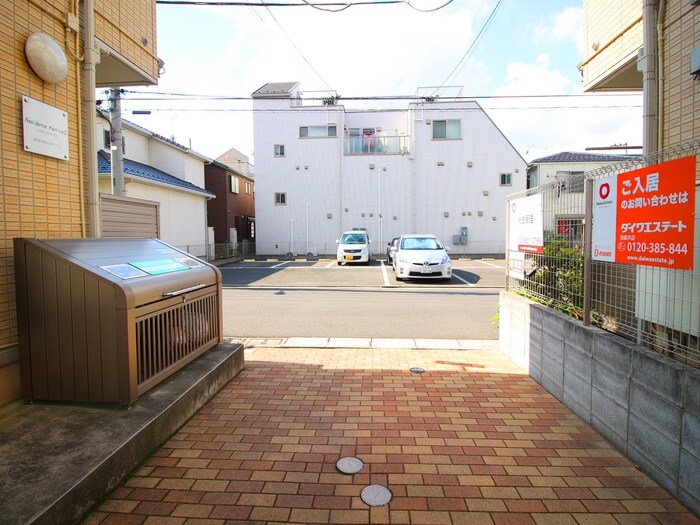 物件外観写真3　(エントランス部分)