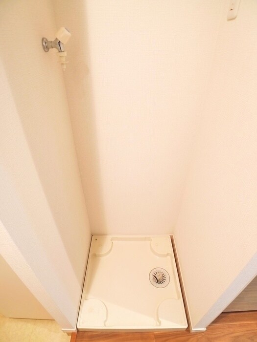 物件内観写真12　(洗濯機置場)