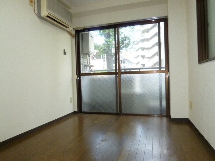 物件内観写真4　(居室)