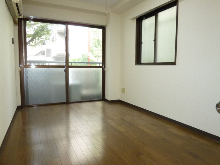 物件内観写真5　(室内からの展望)