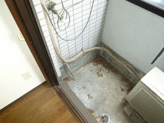 物件内観写真10　(洗濯機置場)