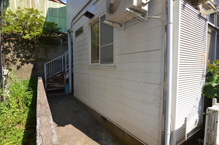 物件外観写真2　(エントランス部分)