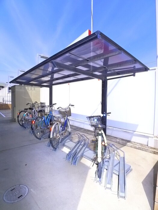 物件外観写真4　(駐輪場)