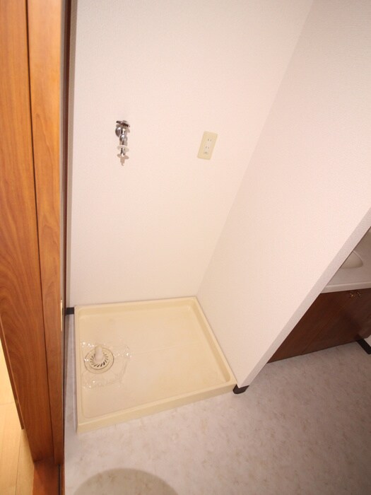 物件内観写真7　(洗濯機置場)