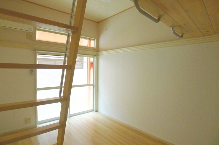 物件内観写真8　(室内からの展望)