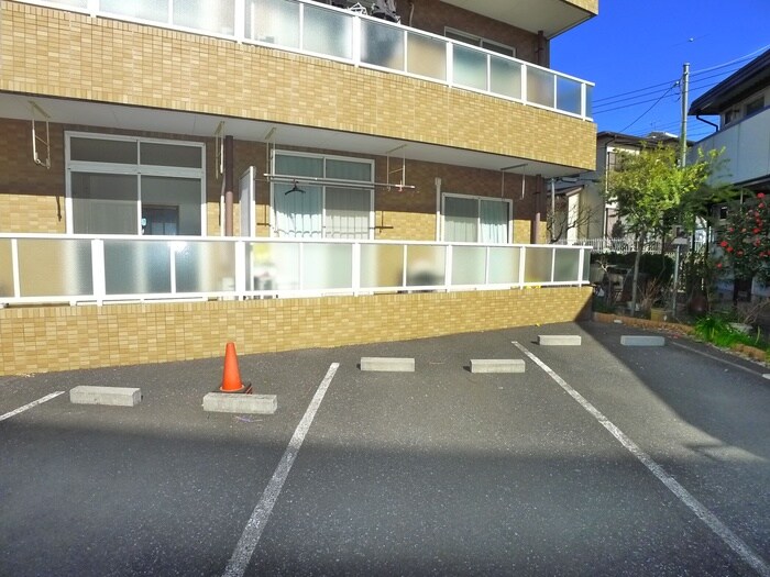 物件外観写真4　(駐車場)