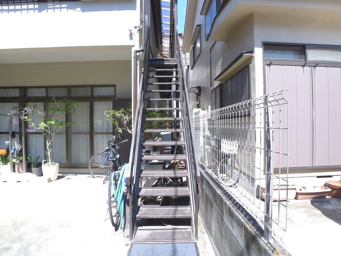 物件外観写真2　(エントランス部分)