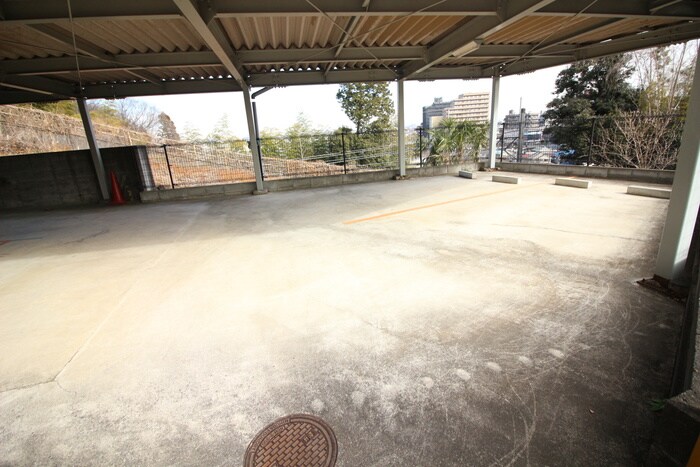 物件外観写真5　(駐車場)