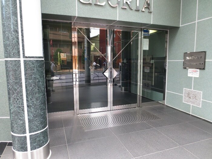 物件外観写真3　(エントランス部分)