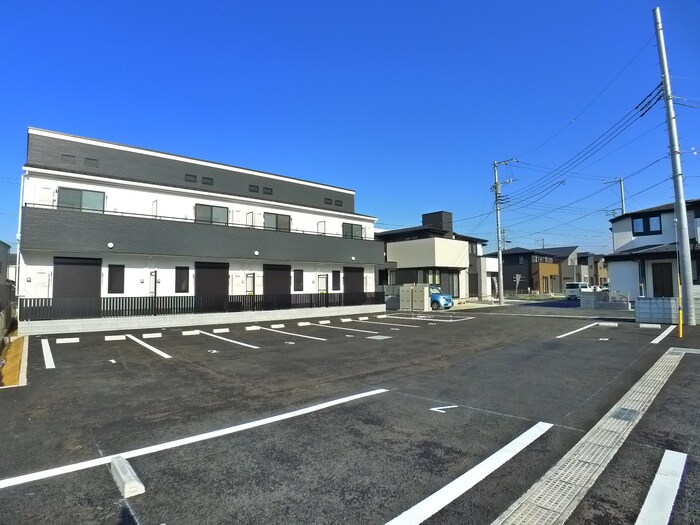 物件外観写真3　(駐車場)