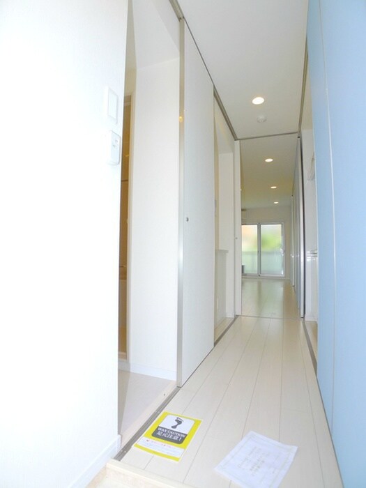 物件内観写真7　(玄関)