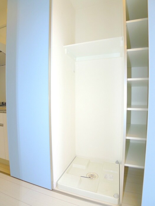 物件内観写真17　(洗濯機置場)