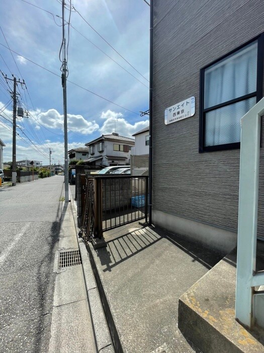 物件外観写真4　(エントランス部分)