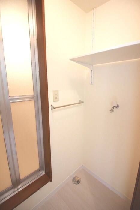 物件内観写真15　(洗濯機置場)