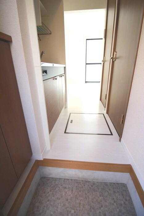 物件内観写真16　(玄関)
