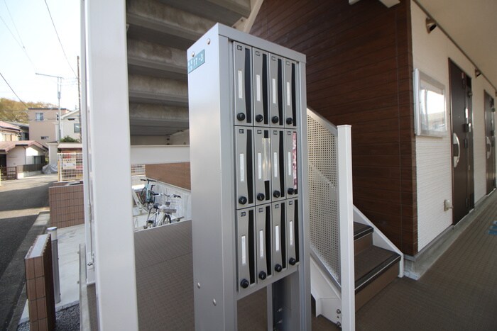 物件外観写真3　(エントランス部分)