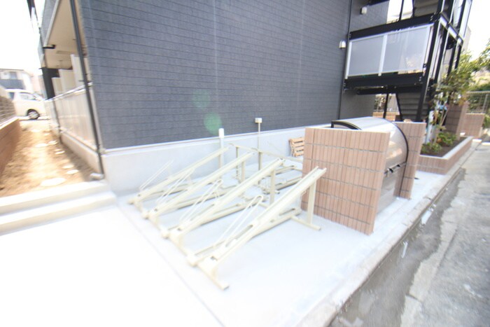 物件外観写真5　(駐輪場)