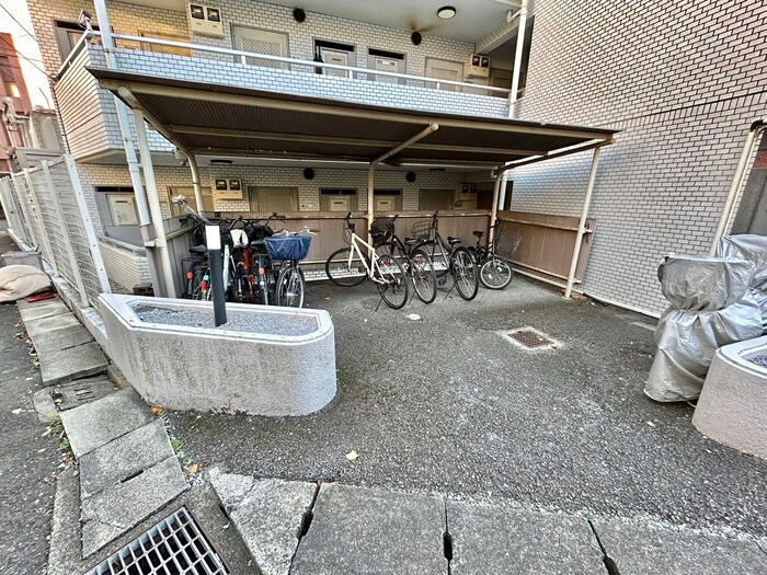 物件外観写真5　(駐輪場)