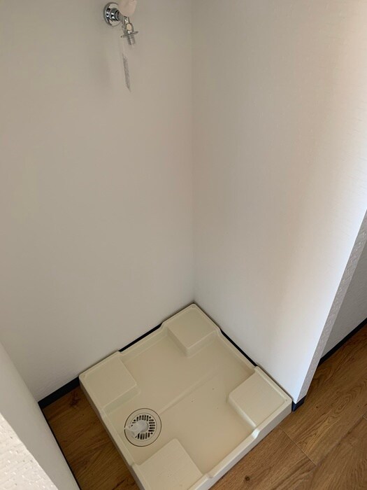 物件内観写真14　(洗濯機置場)